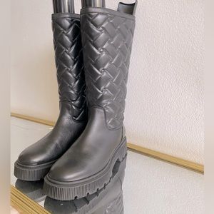 Black mid calf/ knee high boots!